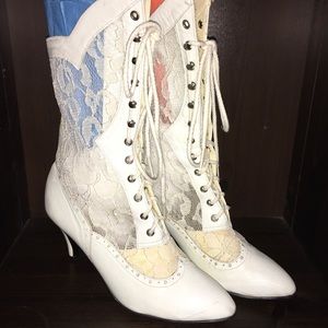 Glam vintage white size 7 lace see through heel